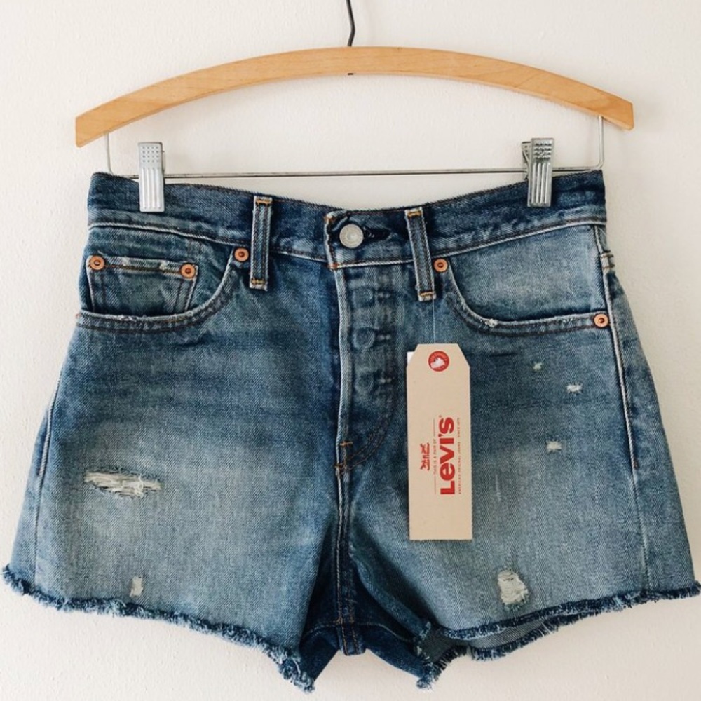 Levi’s Wedgie Fit shorts